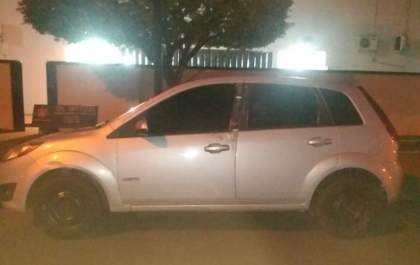 Dupla é presa pela PM após roubar veículo de motorista de aplicativo