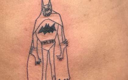 Tatuador agride cliente que desistiu da arte durante o procedimento