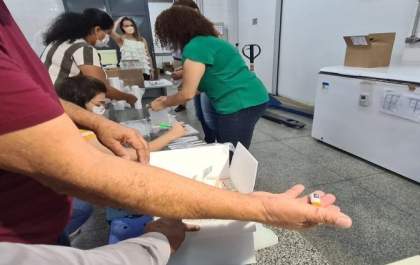 Com logística ágil e eficiente, vacinas chegam em tempo recorde aos 79 municípios do Estado
