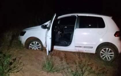 Carro furtado é recuperado pela Polícia Militar em Água Clara