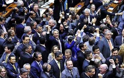 Só um deputado de MS votou a favor do ponto principal da reforma política