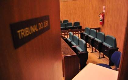 Réu é condenado a 14 anos de prisão por morte com arma furtada de PM