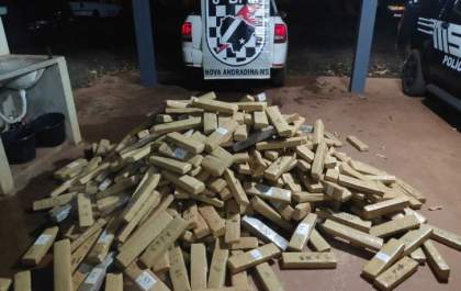 Cigarros e mais de 700 quilos de maconha são apreendidos em três veículos