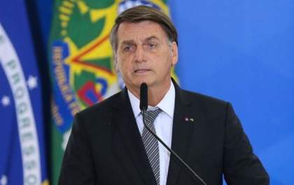 Bolsonaro anuncia reajuste de 33,24% no piso salarial dos professores