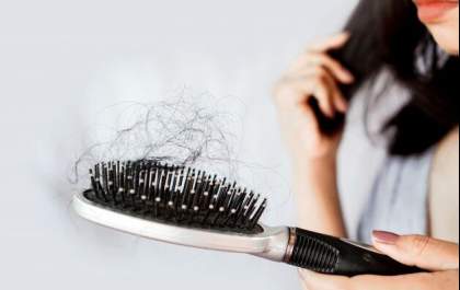 Queda de cabelo pós covid é comum; entenda o porquê