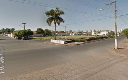 Adolescente com caminhonete provoca colisão em cruzamento da João Arruda Brasil
