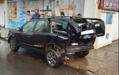 Condutor de Ecosport que bateu em carro parado diz não se lembrar do que aconteceu