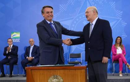 Presidente oficializa reajuste de 33,23% para professores