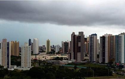 Aumento de nuvens, chuva e temperaturas amenas são destaques do tempo neste domingo