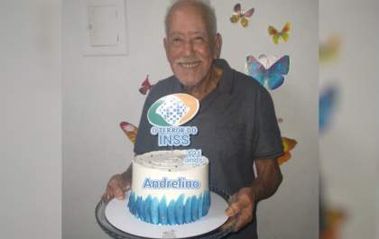 Idoso comemora 121 anos com bolo temático: 'O terror do INSS'