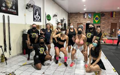 Alunas de Ritbox fazem homenagem para a personal Katiucia Cunha
