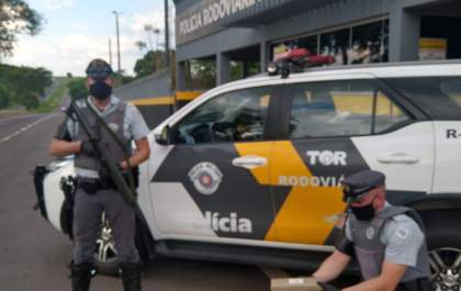 Polícia Militar Rodoviária prende mulher por tráfico de drogas