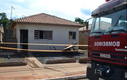 Homem é preso por agredir companheira e incendiar a casa dela