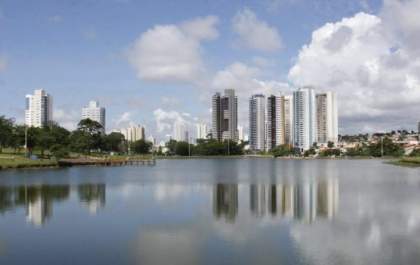Sol predomina, junto com calor e baixa umidade do ar neste domingo