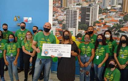 Ritinha Prates recebe R$ 51 mil arrecadados em campanha solidária