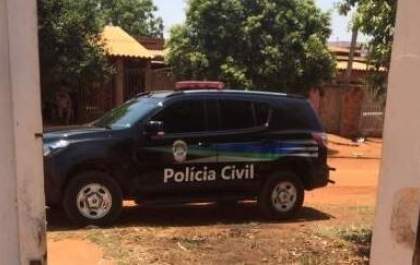 Dupla aproveita que mãe deixou criança brincando e rouba bicicleta