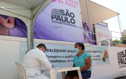 Carreta-móvel instalada na UNA recebe centenas de mulheres para exames de mamografia