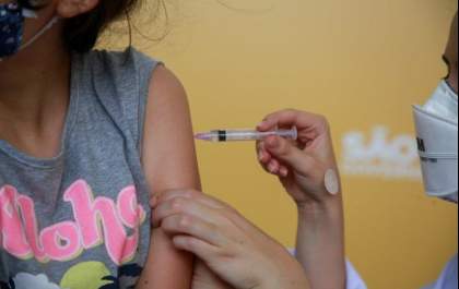 Araçatuba aplica 934 doses contra covid-19 e influenza neste domingo