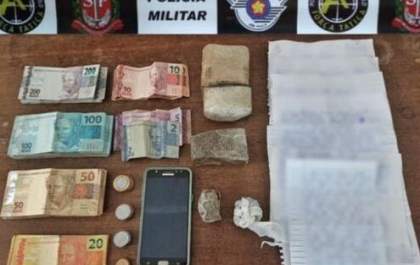 Deficiente físico é preso com quase meio quilo de maconha e mais de R$ 20 mil em dinheiro em Birigui
