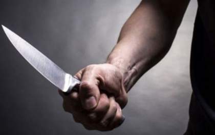 Mulher é ameaçada com uma faca na frente da filha em Araçatuba
