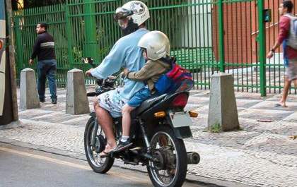 Nova Lei de Trânsito traz mudanças sobre o transporte de crianças em veículos e motos, entenda