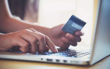 Advogada explica quais são os direitos dos clientes quando os pedidos on-line atrasam