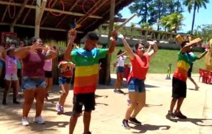 Carnaval solidário em Araçatuba arrecada mantimentos para vítimas em Petrópolis