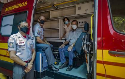 Bombeiros de Araçatuba recebem nova viatura resgate