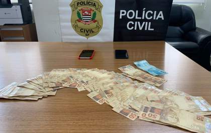 Polícia Civil apreende drogas, arma e dinheiro em operação contra o tráfico de drogas