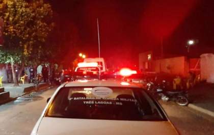 Motorista bêbado bate Hilux em canteiro central de avenida em Três Lagoas