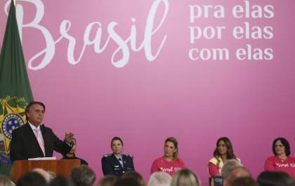 Governo lança programas de proteção e incentivo às mulheres