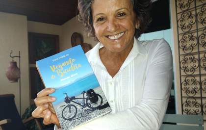 Cicloturista lança livro com relatos sobre suas viagens de bicicleta pelo mundo
