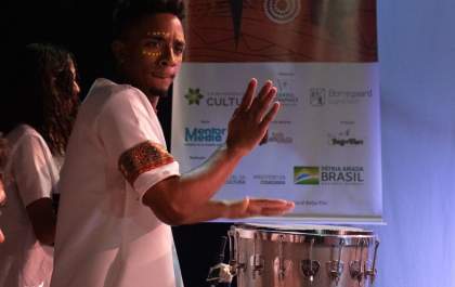 Além de diversão, música desempenha importante papel socioeducacional