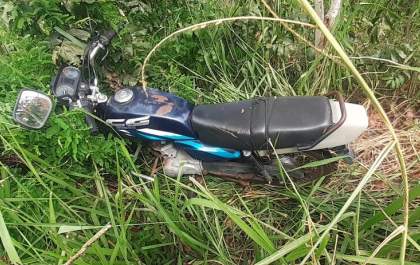 Moto furtada é encontrada pela Polícia Militar no meio do mato em Três Lagoas