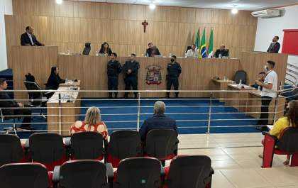 Policiais são homenageados após salvar vida de homem em Água Clara