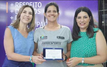 Professora e técnica de vôlei de praia, Ana Rita Muniz é homenageada pela FUNDESPORTE