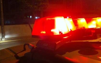 Homem é encontrado morto com queimaduras na área de casa