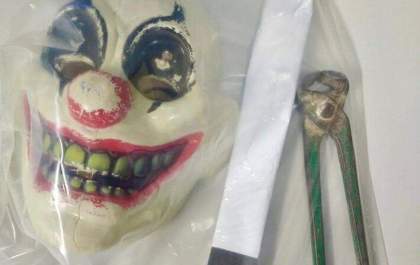 Bandido usando máscara e armado com faca é preso durante tentativa de assalto