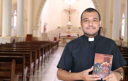 Padre de Araçatuba lança livro sobre vigília pascal