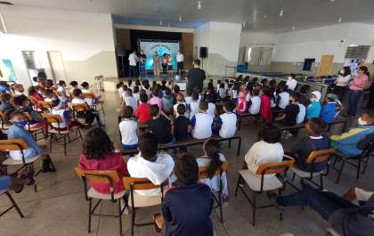 Crianças se divertem no lançamento do Concurso de Desenho da GS Inima Samar