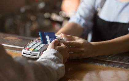 Saiba como evitar golpes e compras indesejadas no cartão por aproximação
