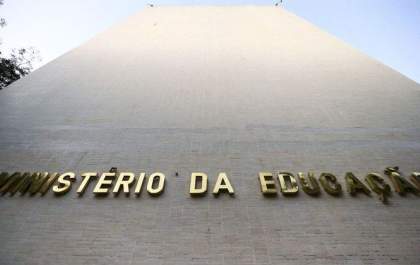 PF abre inquérito para investigar tráfico de influência no MEC