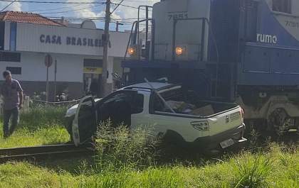 Acidente na linha férrea no centro de Andradina nesta tarde de segunda (28)