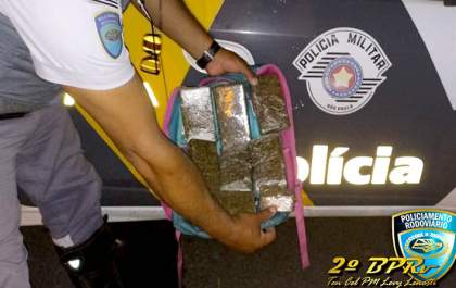 Rodoviária prende casal de Andradina com 3 kg de maconha em pedágio