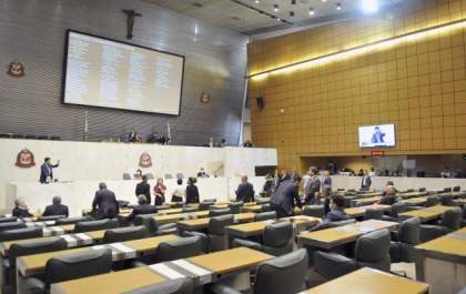 Alesp aprova reajuste salarial de 73% para professores do Estado de SP