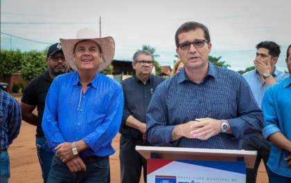 Guerreiro assina Ordem de Serviço e autoriza início da 1ª etapa das obras de pavimentação asfáltica e drenagem no bairro Quinta da Lagoa