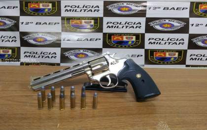 Homem é preso pelo Baep com revólver furtado