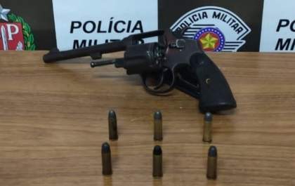Homem é preso com revólver em lanchonete em Araçatuba
