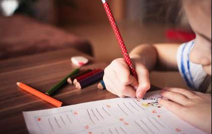 Veja 7 dicas para ajudar o seu filho a manter uma rotina de estudos