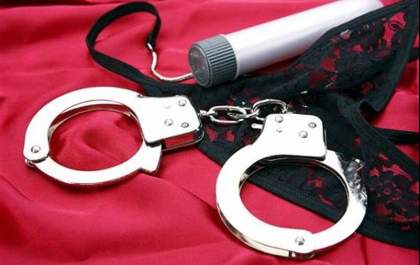 Babá viraliza por testar brinquedos sexuais&nbsp;